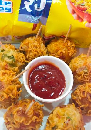 मैगी के लॉलीपॉप (maggi ke lollipop recipe in Hindi) रेसिपी मुख्य फोटो