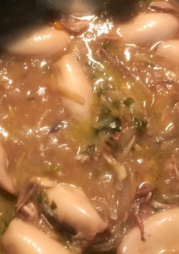 Una foto de Chipirones encebollado