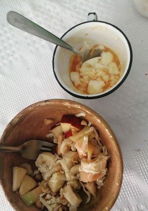 Una foto de Ensalada fruta y huevo tibio