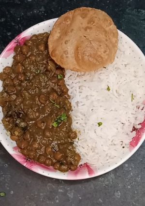 A picture of Kala chana palak -Semi dry masala sabji.