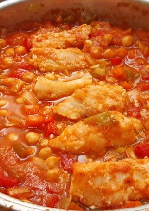 Foto principal de Garbanzos con bacalao fresco y toque picante