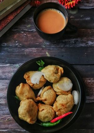 গরম গরম সিংগারার  সাথে চা রেসিপির প্রধান ছবি