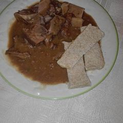 A picture of Beef bones and sugar bean soup.