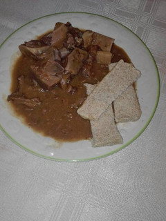 A picture of Beef bones and sugar bean soup.