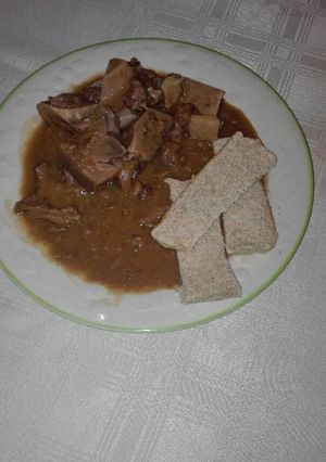 A picture of Beef bones and sugar bean soup.