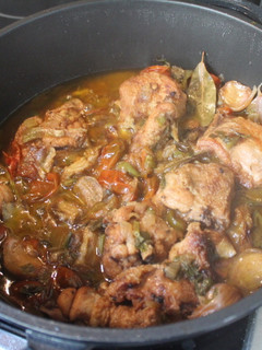 Una foto de Contramuslos de pollo con salsa de cherrys y apio