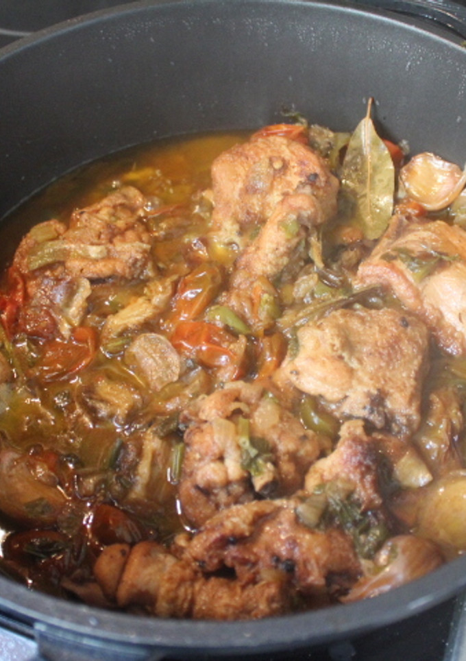 Una foto de Contramuslos de pollo con salsa de cherrys y apio