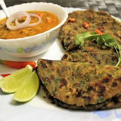 A picture of Kulfa Saag Paratha.