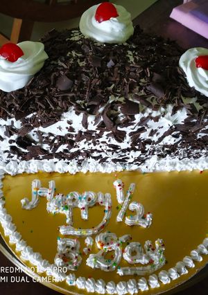 A picture of Black Forest Half Cake.