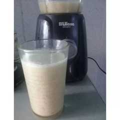 A picture of Licuado de manzana y banana con semillas🍎🍌🍎🍌.
