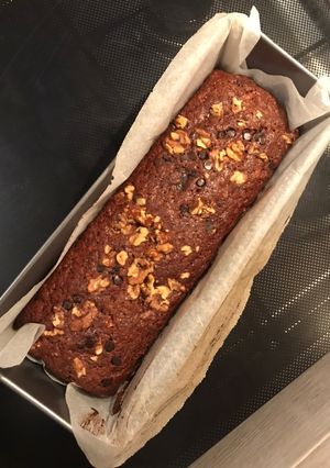 O poză a rețetei Banana bread cu fulgi de ciocolată și nuci.