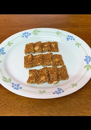 A picture of Til Chikki (sesame chikki).