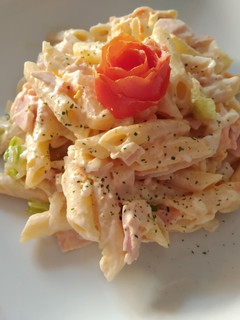 Una foto de Ensalada cocktail de plumas