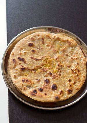 A picture of Dal paratha chana dal paratha.