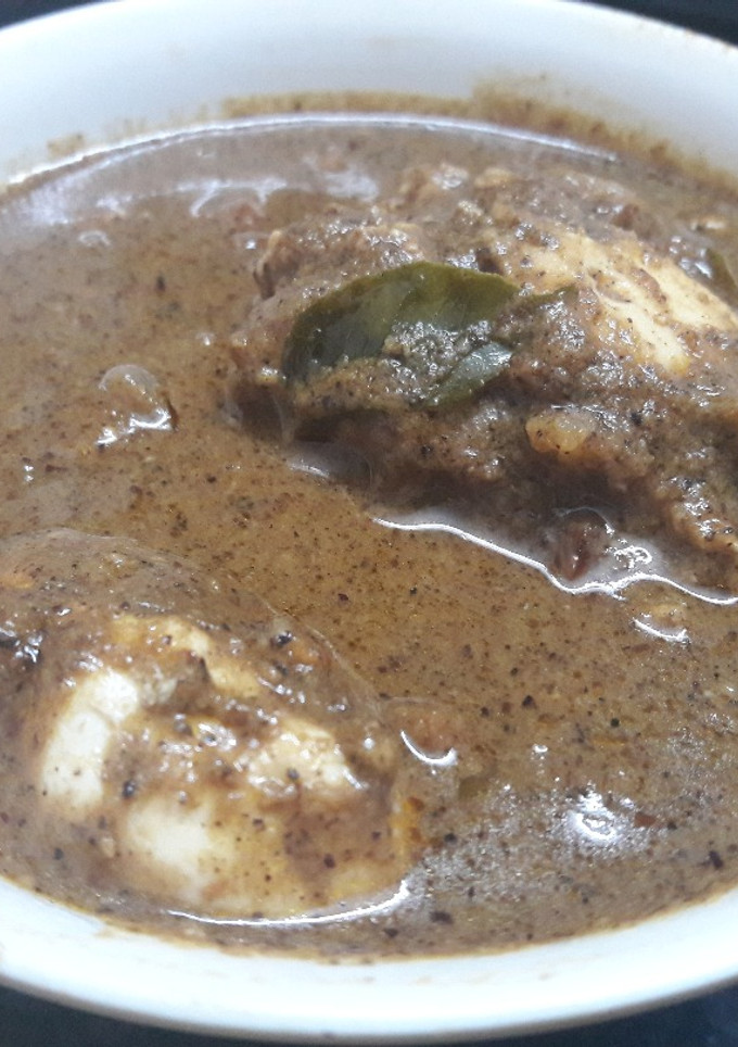 கடுகு மிளகு குழம்பில் முட்டை செய்முறை முக்கிய புகைப்படம்