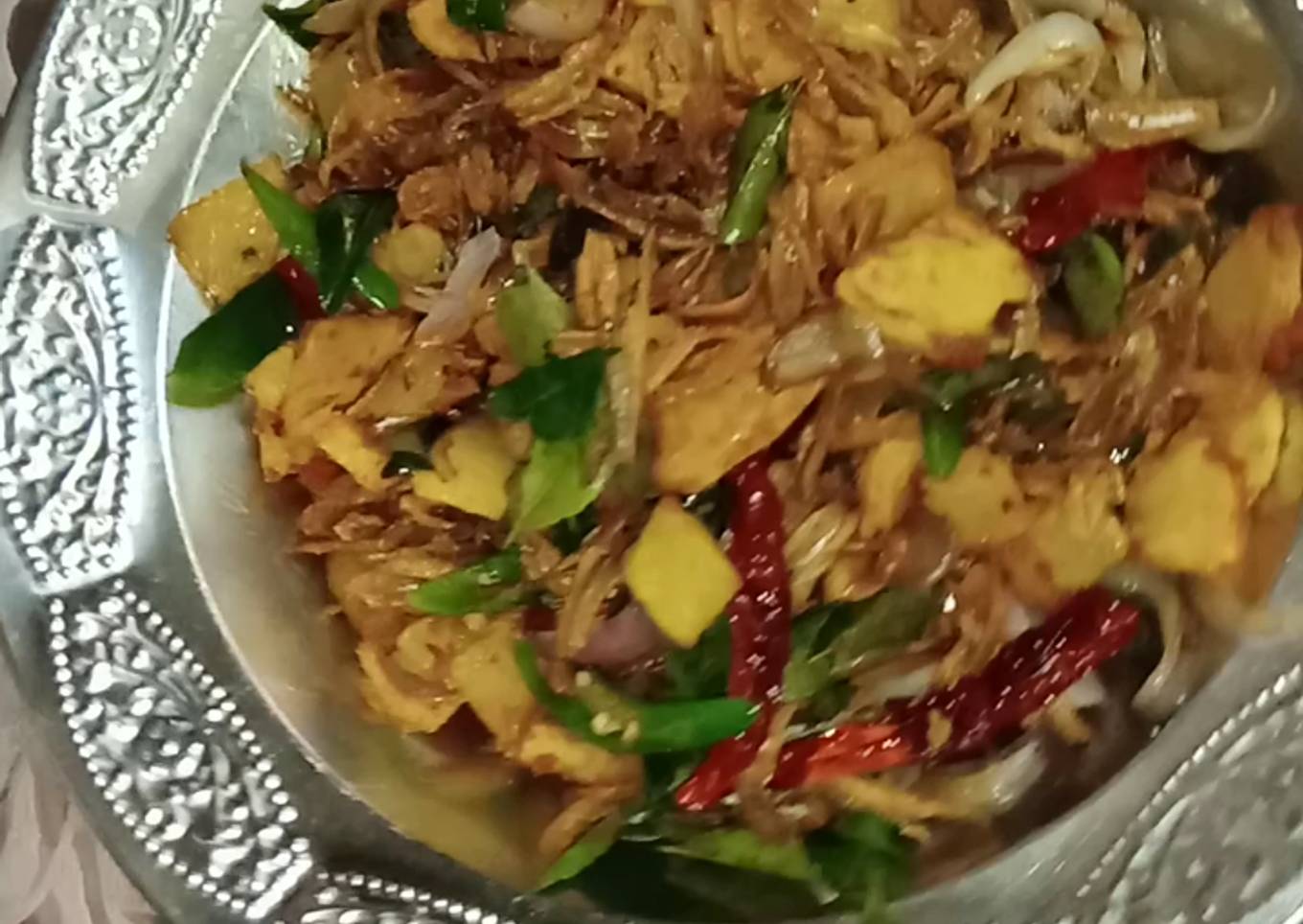 Ikan bilis rangup dengan keledek