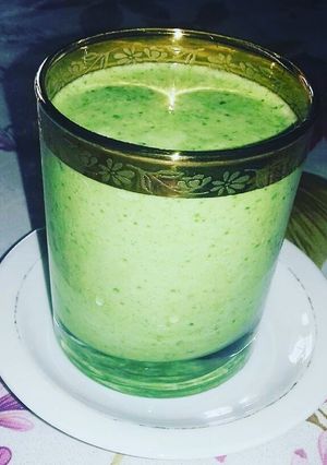 Foto di Frullato rinfrescante con kiwi e spinaci