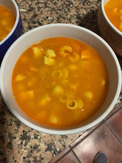 Una foto de Sopa de pescado con tiburones