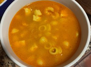 Foto principal de Sopa de pescado con tiburones