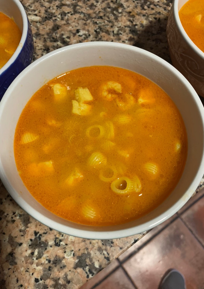 Una foto de Sopa de pescado con tiburones