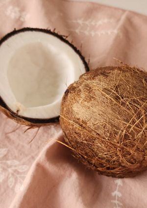 Una foto de 🥥 Coco fresco y cómo abrirlo fácil 🥥