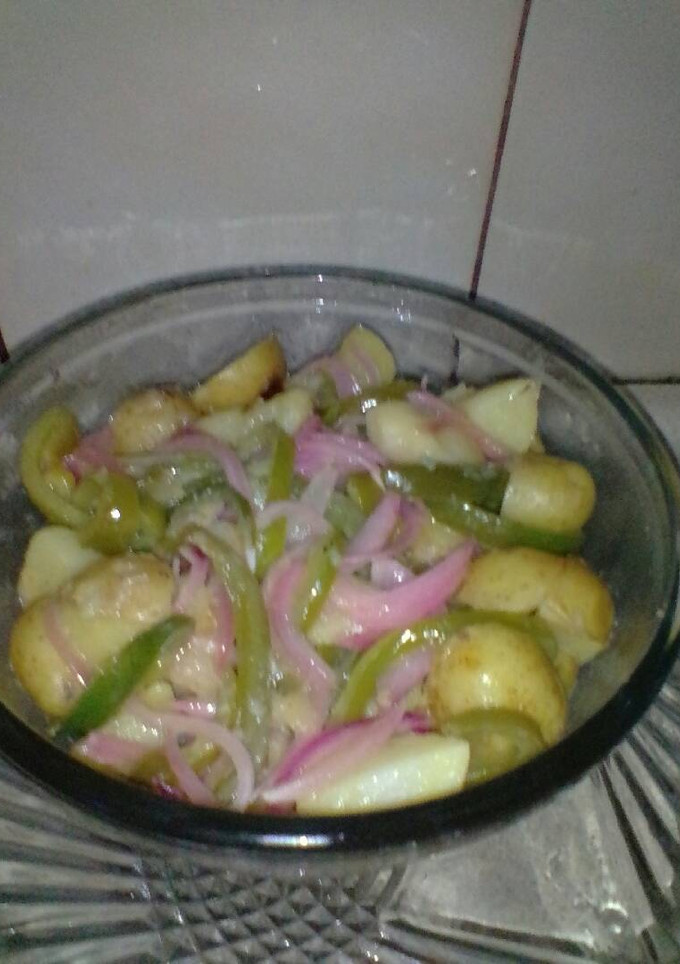 Una foto de Papas con cebolla y chile morrón