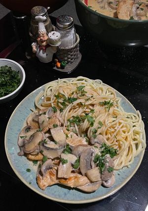 صورة لوصفة شرحات دجاج مع فطر وكريمة 🍄‍🟫🐓✨