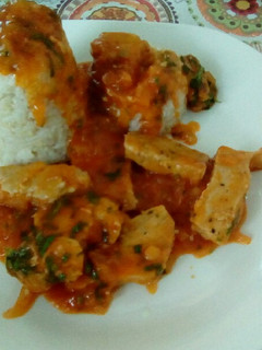 Una foto de Atún encebollado con salsa agridulce