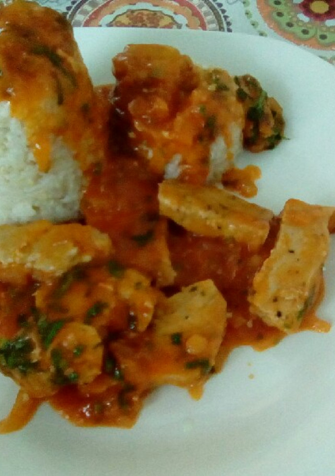 Una foto de Atún encebollado con salsa agridulce