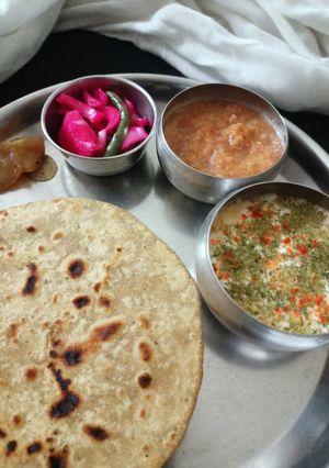 आलू पराठा (aloo ka paratha recipe in Hindi) रेसिपी मुख्य फोटो