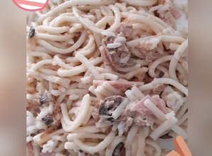 Una foto de Spaghetti con atún y champiñones