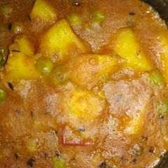 A picture of Aloo matar curry.