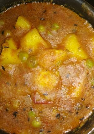 A picture of Aloo matar curry.