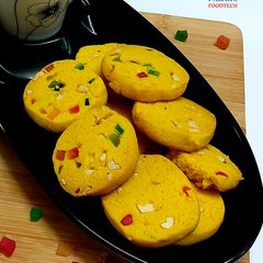 A picture of Fruit biscuits (Karachi bakery's).