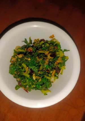 मूली के पत्ते की भुजिया(mooli ke patte ki bhujiya recipe in hindi) रेसिपी मुख्य फोटो