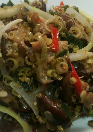 Hình của món Nấm đông cô xào sả ớt.