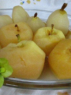 Una foto de Manzanas y peras hervidas en almíbar dietético