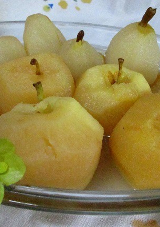 Una foto de Manzanas y peras hervidas en almíbar dietético