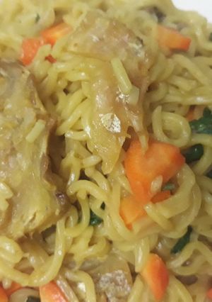 A picture of Indomine with stockfish and vegetables.