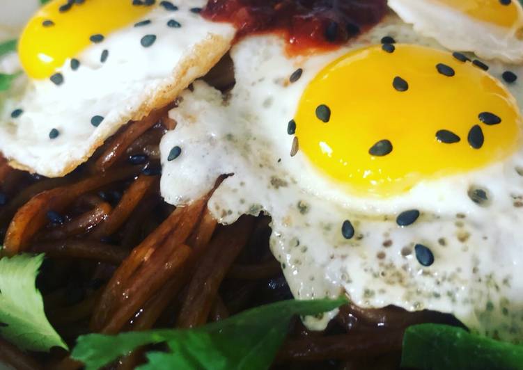 Quail eggs with rice noodles