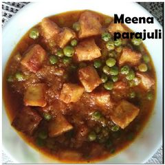A picture of Matar paneer.