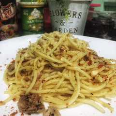 A picture of Spaghetti Tuna Aglio Olio.