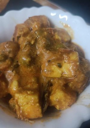 A picture of Dhaba style matar paneer.