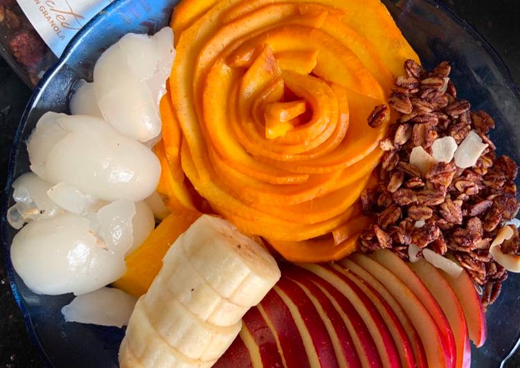 Granola with Rambutan &amp; other fruits