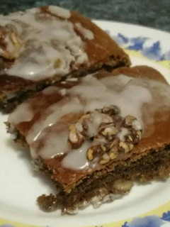 Una foto de Brownie de café, nueces y chocolate blanco