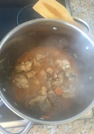 Una foto de Pollo en salsa a mi estilo riojana