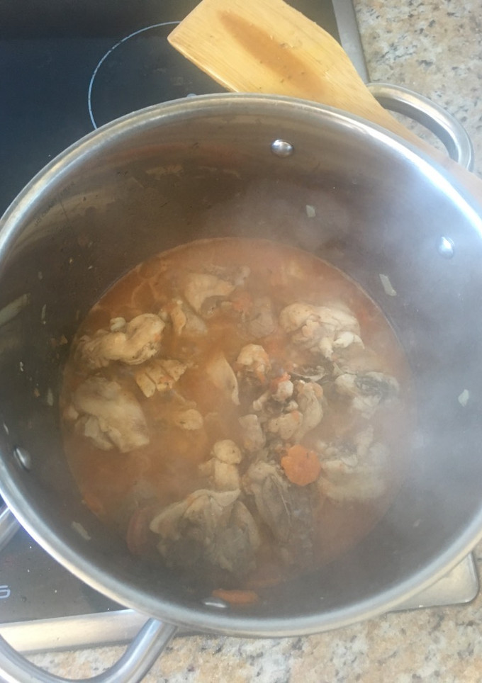 Una foto de Pollo en salsa a mi estilo riojana