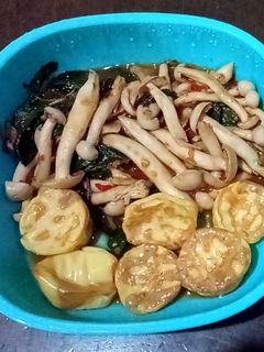 รูปของ กะเพราเห็ดชิเมจิขาว,เต้าหู้ไข่ย่าง - คีโต