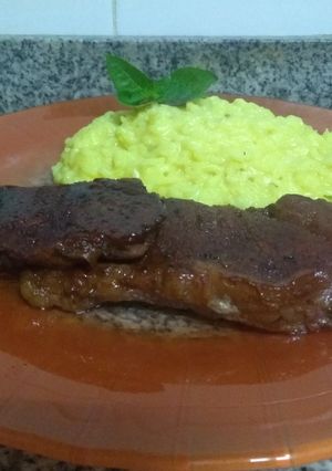 Una foto de Bife marinado con café.🥩👩🏼🍳