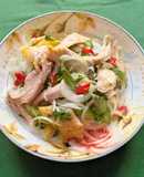 Gỏi gà hành tây rau răm